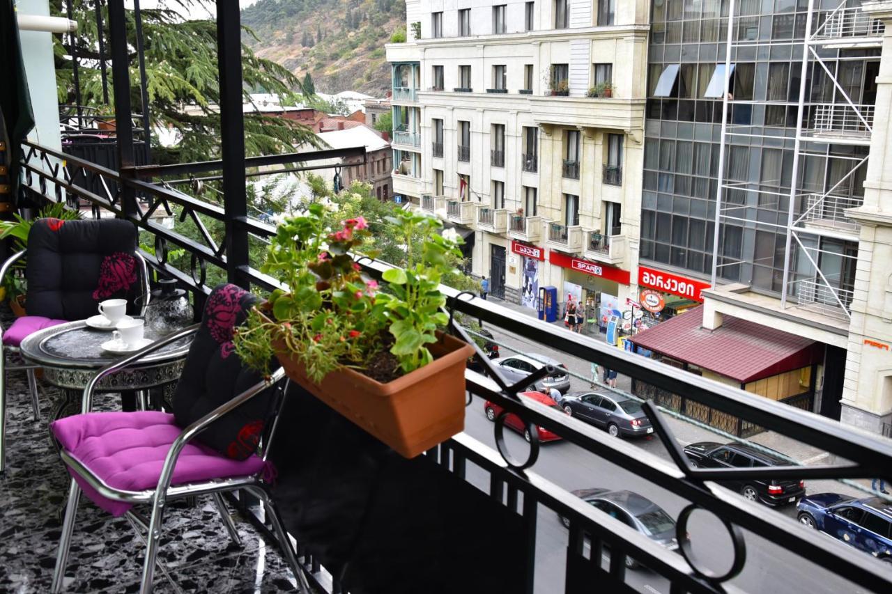 Old Town From Terrace Apartamento Tbilisi Exterior foto